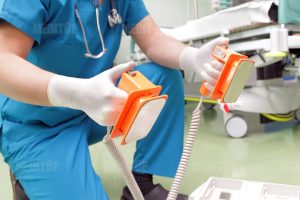 Máy kích điện tim cứu sống bệnh nhân rối loạn nhịp tim trong cấp cứu